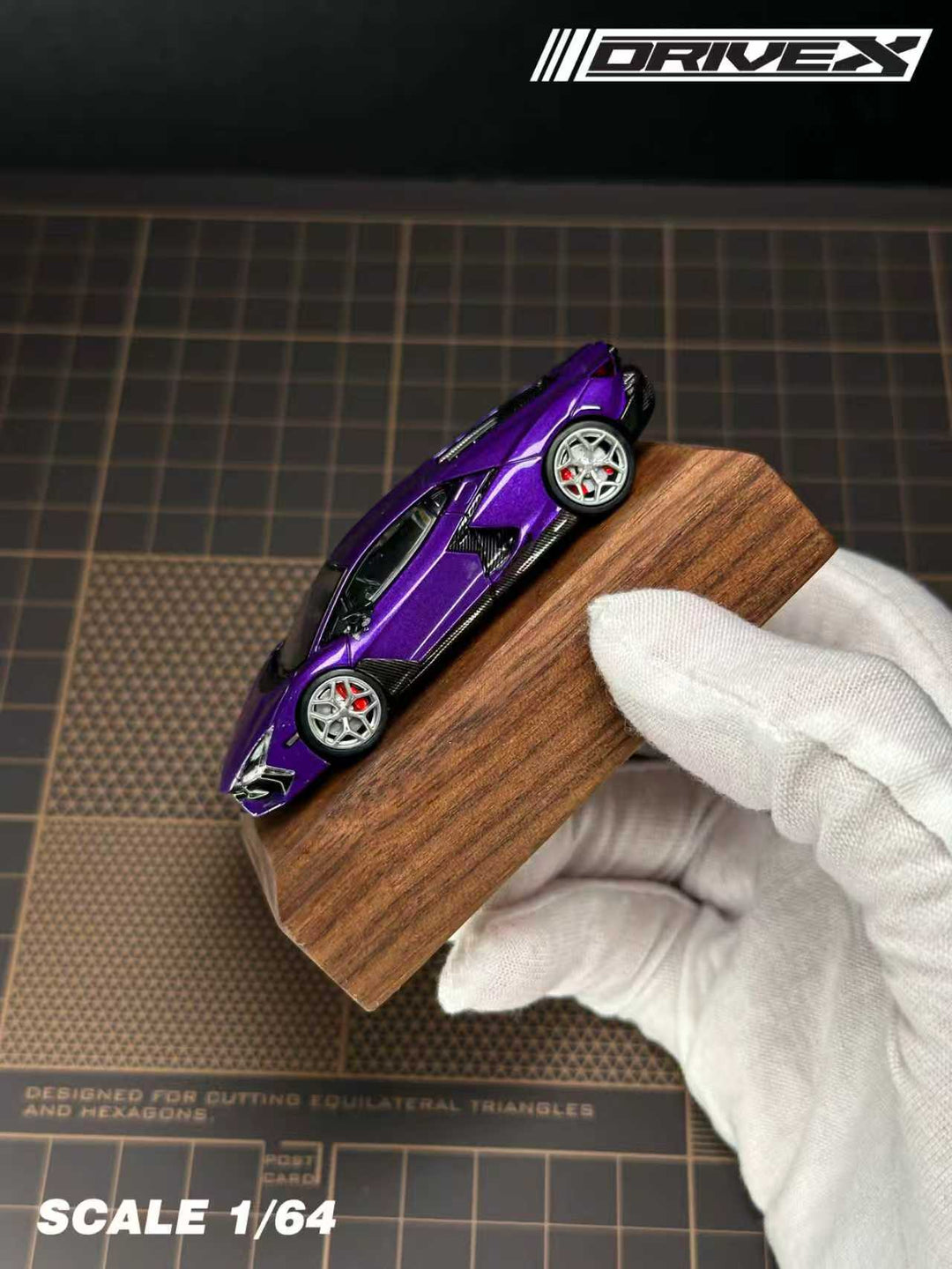 [Preorder] Drive X 1:64 Lamborghini Revuelto Hanging Card Board (7 Colours)