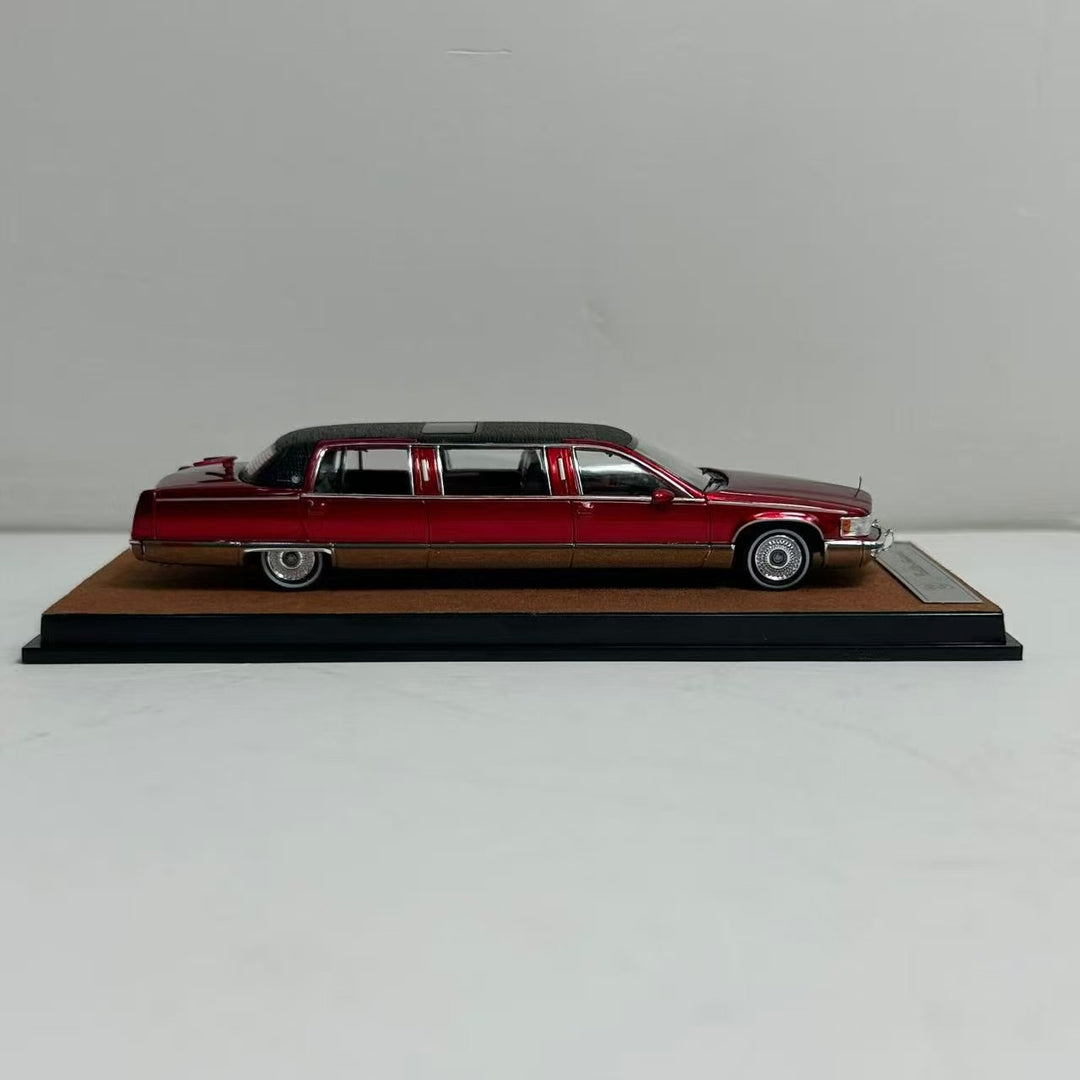 XiaoGuang Model 1:64 Cadillac Fleetwood Limousine (4 Colours)