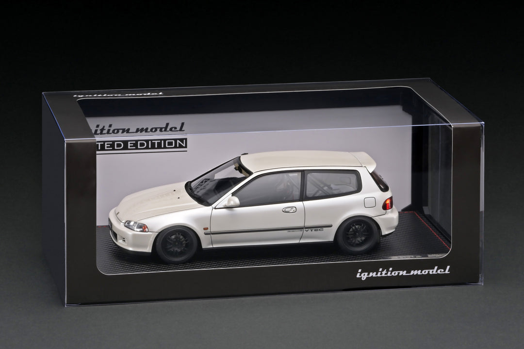 Ignition Model 1:18 Honda CIVIC (EG6) Pearl White With B16A Engine