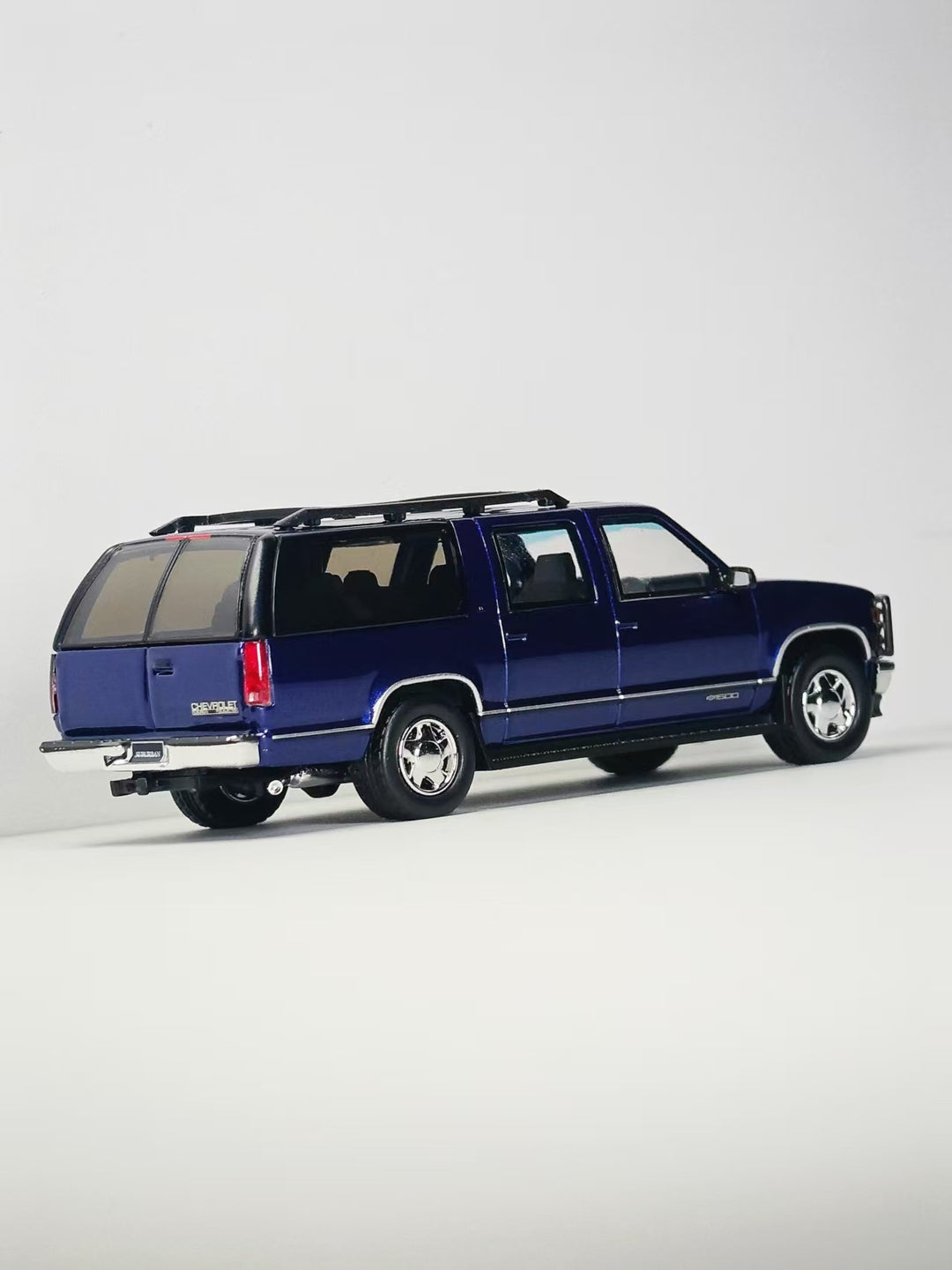 [Preorder] BLISS 1:64 Chevrolet Suburban (2 Colours)