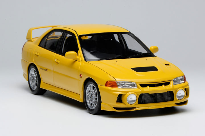 [Preorder] Motorhelix 1:18 Mitsubishi Lancer Evolution IV  DANDELION YELLOW
