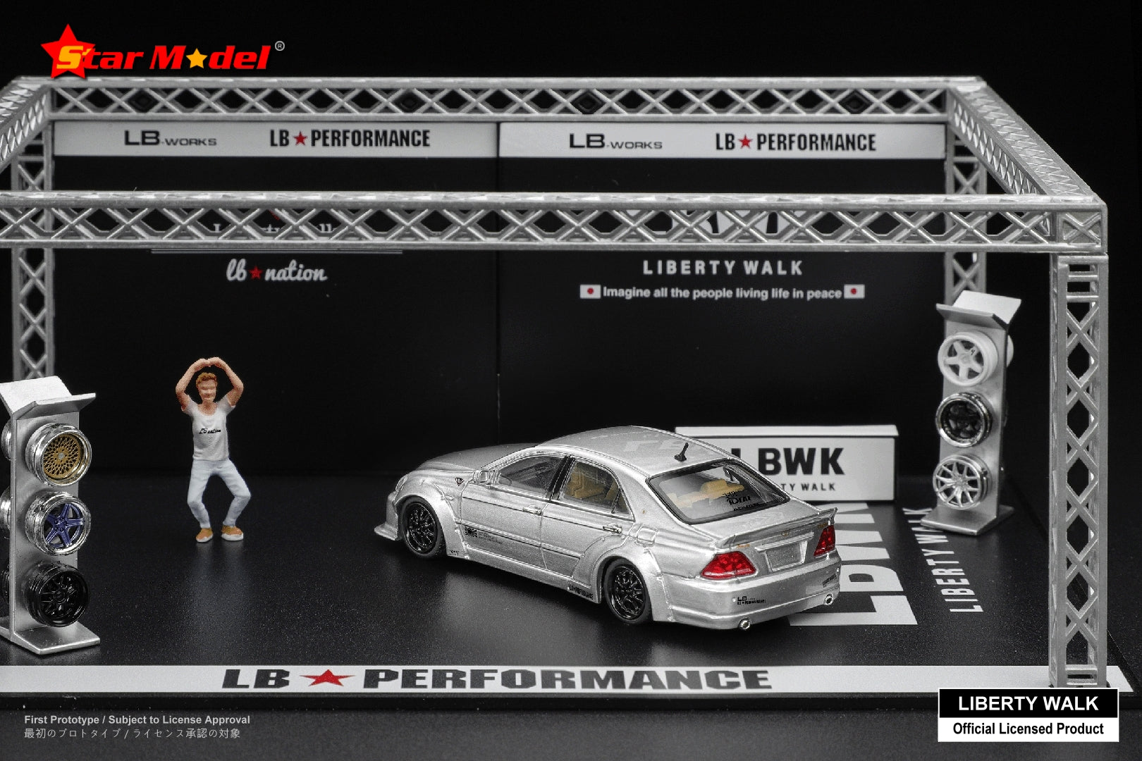 Star Model 1:64 LBWK licensed Toyota Crown The 12nd Generation