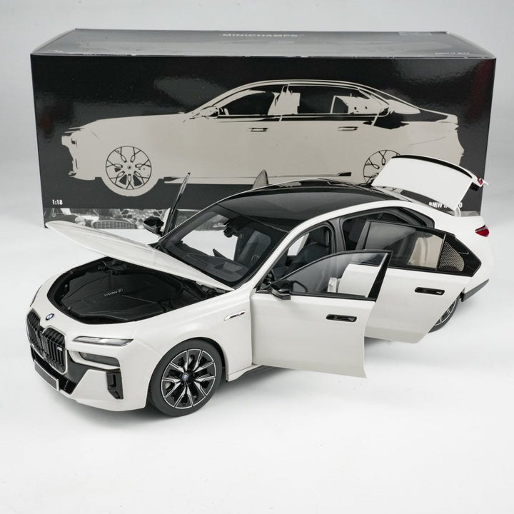 MINICHAMPS 1:18 BMW i7 M70 (G70) – 2024 WHITE METALLIC 110023702