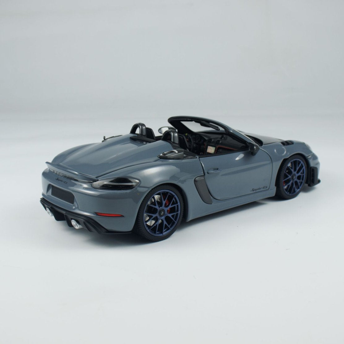 Minichamps 1:18 Caymen 718 Spyder RS Weissach Package 110063130/31