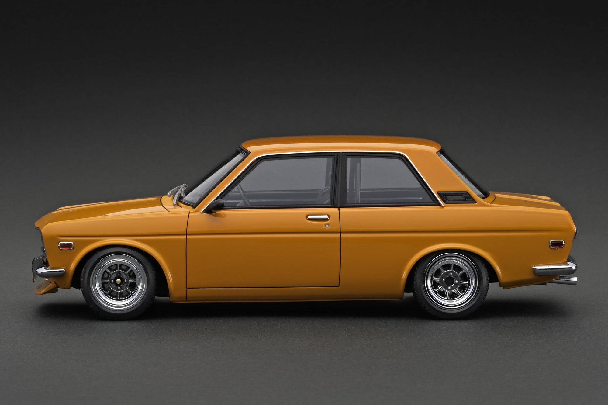 ミニカー IG3304 1/18 Datsun Bluebird (510) Brown Preorder] Ignition Model 1:18 Datsun Bluebird (510) Brown