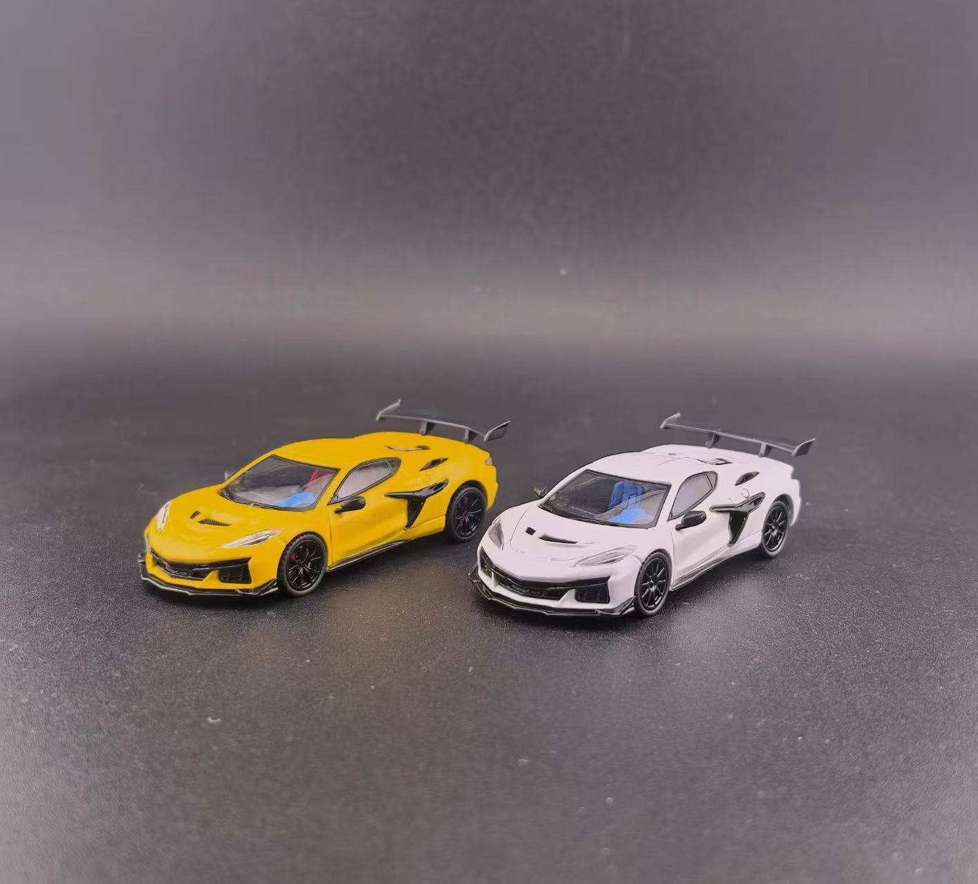 スポーツトイ・アクショントイ the mile highbrid Fine works64 1:64 Chevrolet Corvette C8 ZR1 (2 Colours) – Horizon