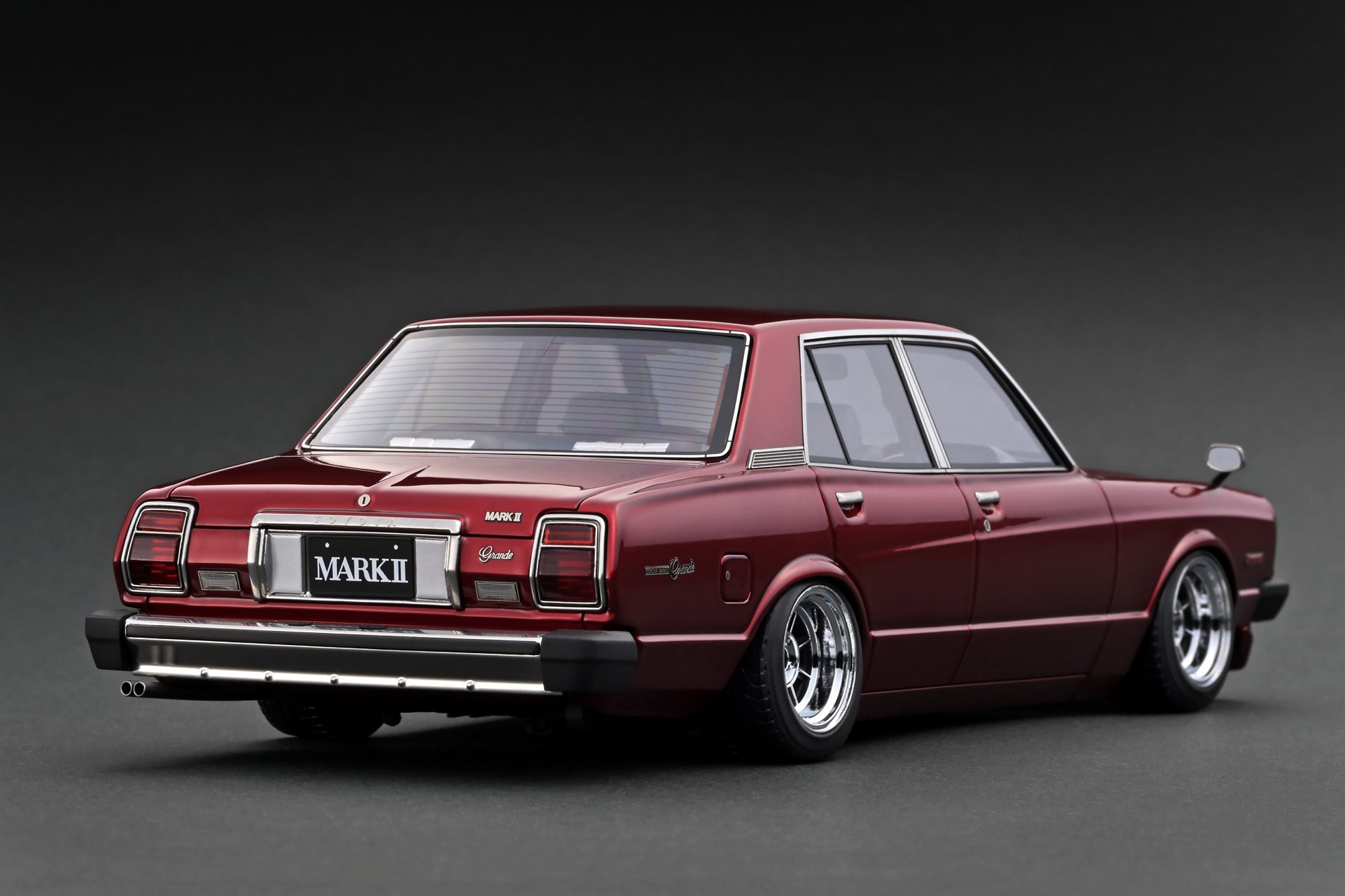 Ignition Model 1:18 Toyota MarkⅡ Sedan Grande (MX41) Red Metallic