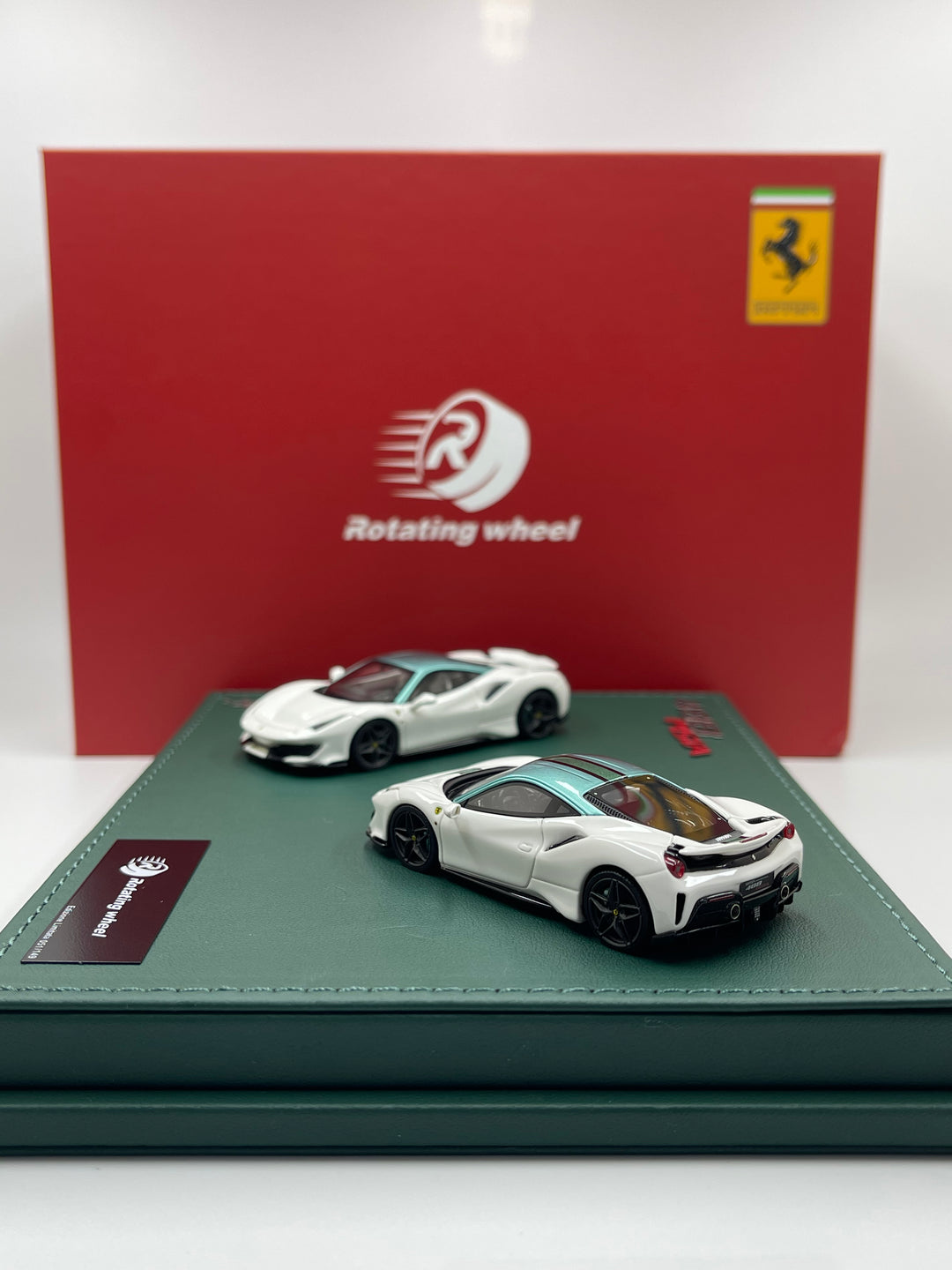 [Preorder] Rotating Wheel 1:64 Ferrari 488 Pista (2 Versions)