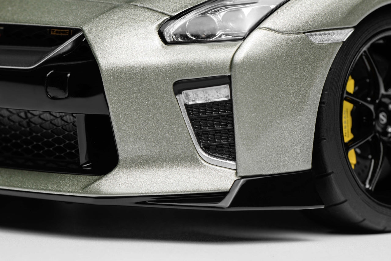 Preorder] Motorhelix 1:18 Nissan GT-R (R35) Track Edition