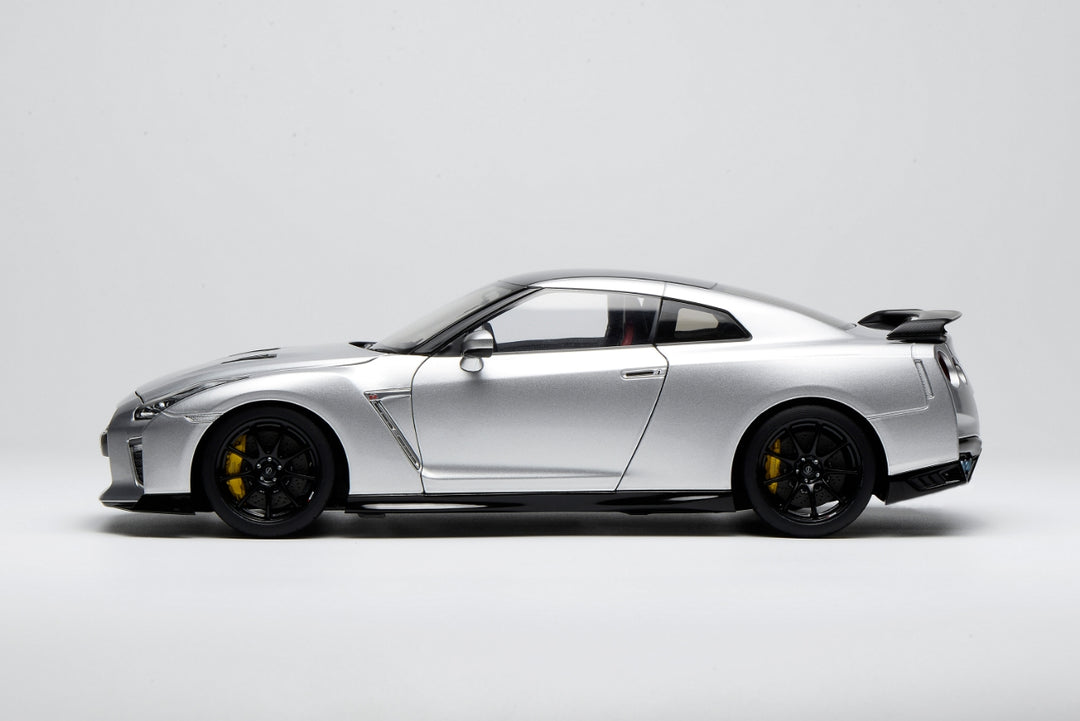 [Preorder] Motorhelix 1:18 Nissan GT-R (R35) Track Edition Engineered by NISMO T-Spec 2022 Silver M83517