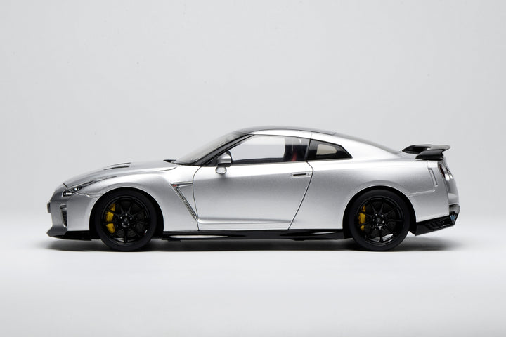 [Preorder] Motorhelix 1:18 Nissan GT-R (R35) Track Edition Engineered by NISMO T-Spec 2022 Silver M83517