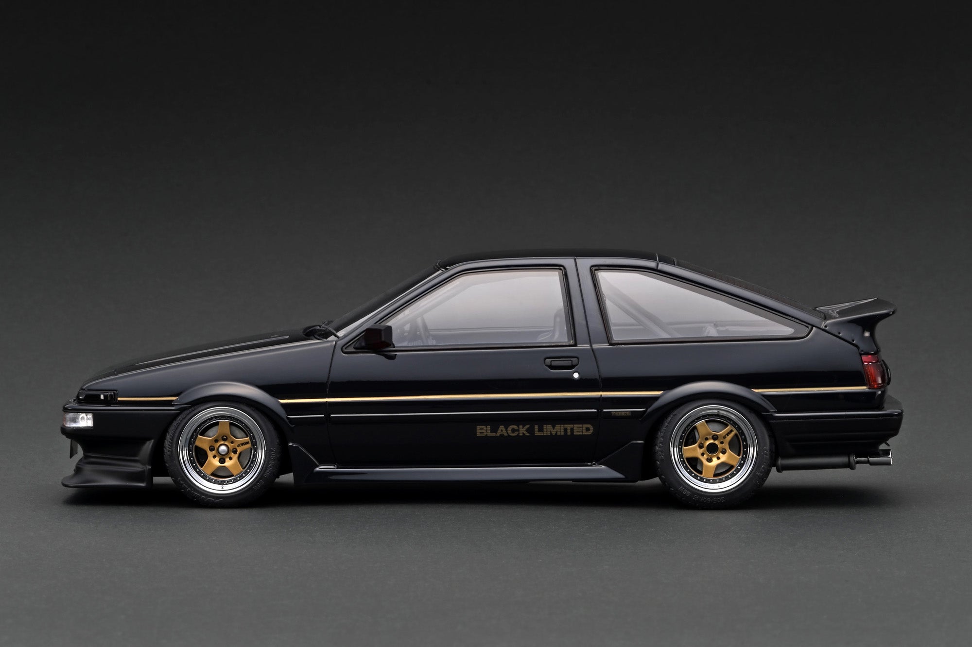 Ignition Model 1:18 Toyota Sprinter Trueno (AE86) 2-Door GT