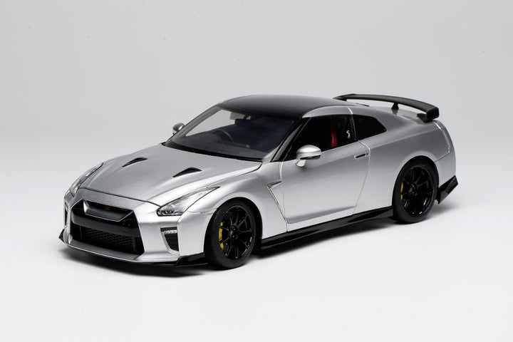 [Preorder] Motorhelix 1:18 Nissan GT-R (R35) Track Edition Engineered by NISMO T-Spec 2022 Silver M83517