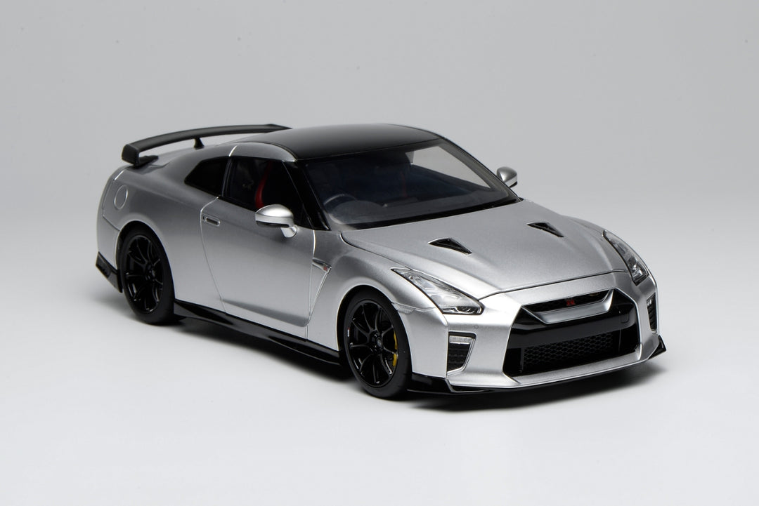 [Preorder] Motorhelix 1:18 Nissan GT-R (R35) Track Edition Engineered by NISMO T-Spec 2022 Silver M83517