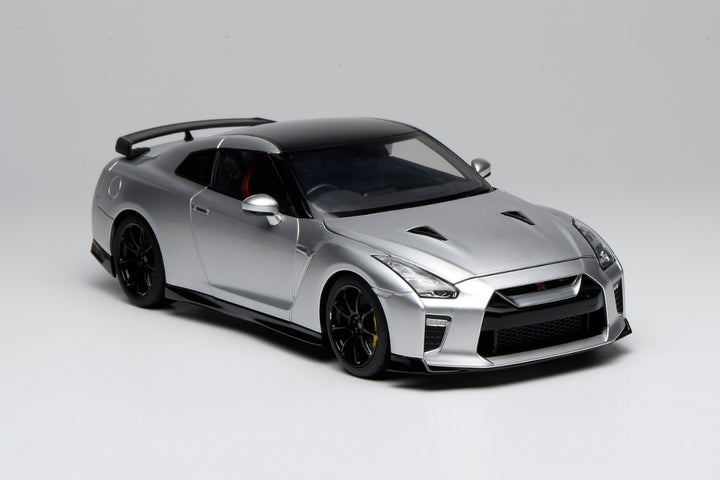 [Preorder] Motorhelix 1:18 Nissan GT-R (R35) Track Edition Engineered by NISMO T-Spec 2022 Silver M83517