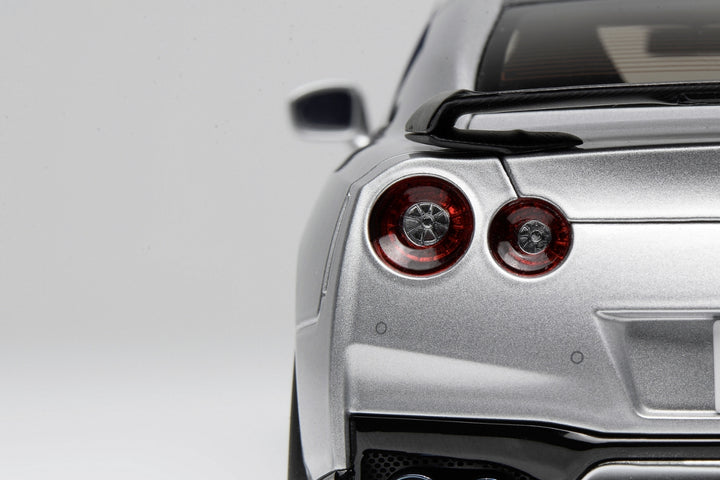 [Preorder] Motorhelix 1:18 Nissan GT-R (R35) Track Edition Engineered by NISMO T-Spec 2022 Silver M83517