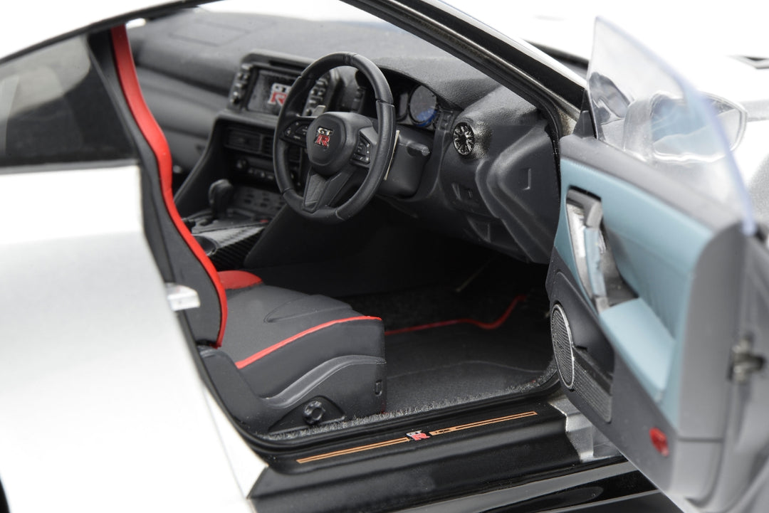 [Preorder] Motorhelix 1:18 Nissan GT-R (R35) Track Edition Engineered by NISMO T-Spec 2022 Silver M83517