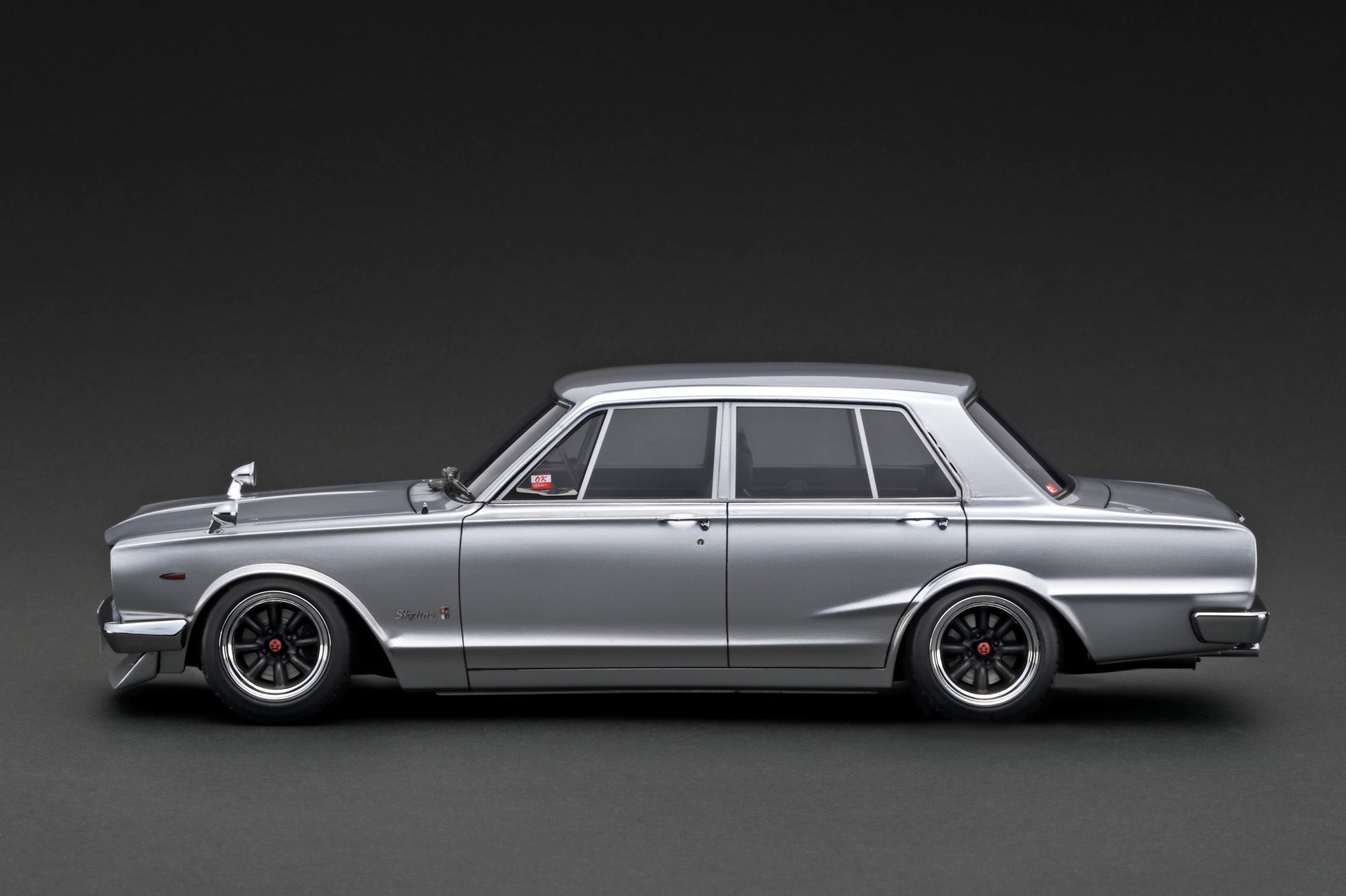 Ignition Model 1:18 Nissan Skyline 2000 GT-R (PGC10) Silver