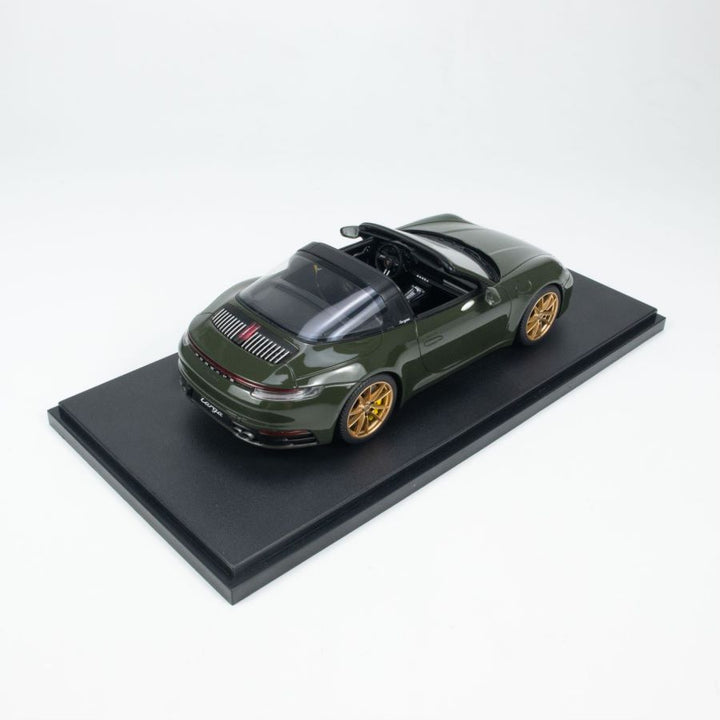 GT Spirit 1:18 PORSCHE 911 (992) TARGA 4S 2020 PTS BLACK OLIVE GREEN