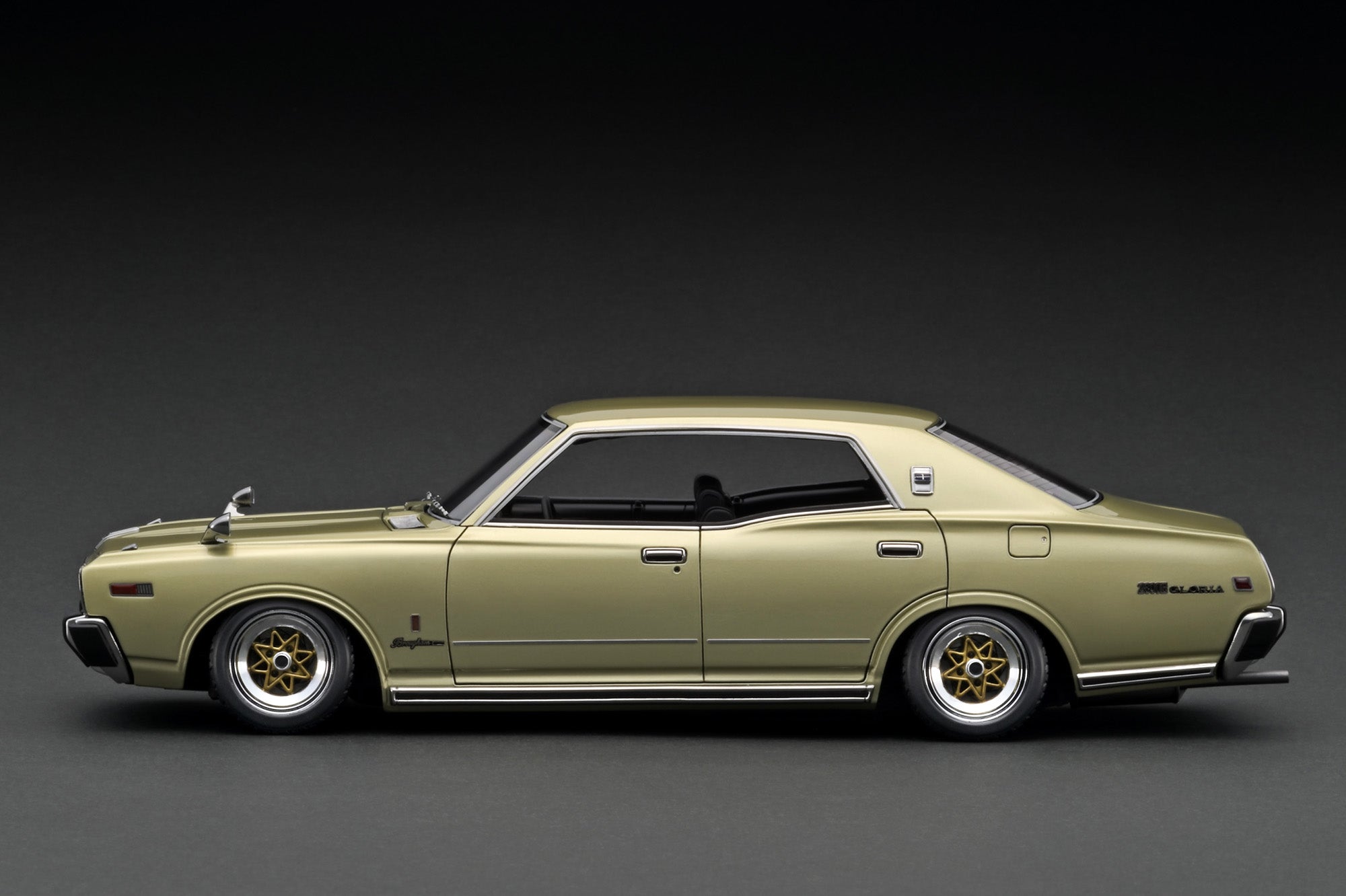 Preorder] Ignition Model 1:18 Nissan Gloria Brougham (330) Gold