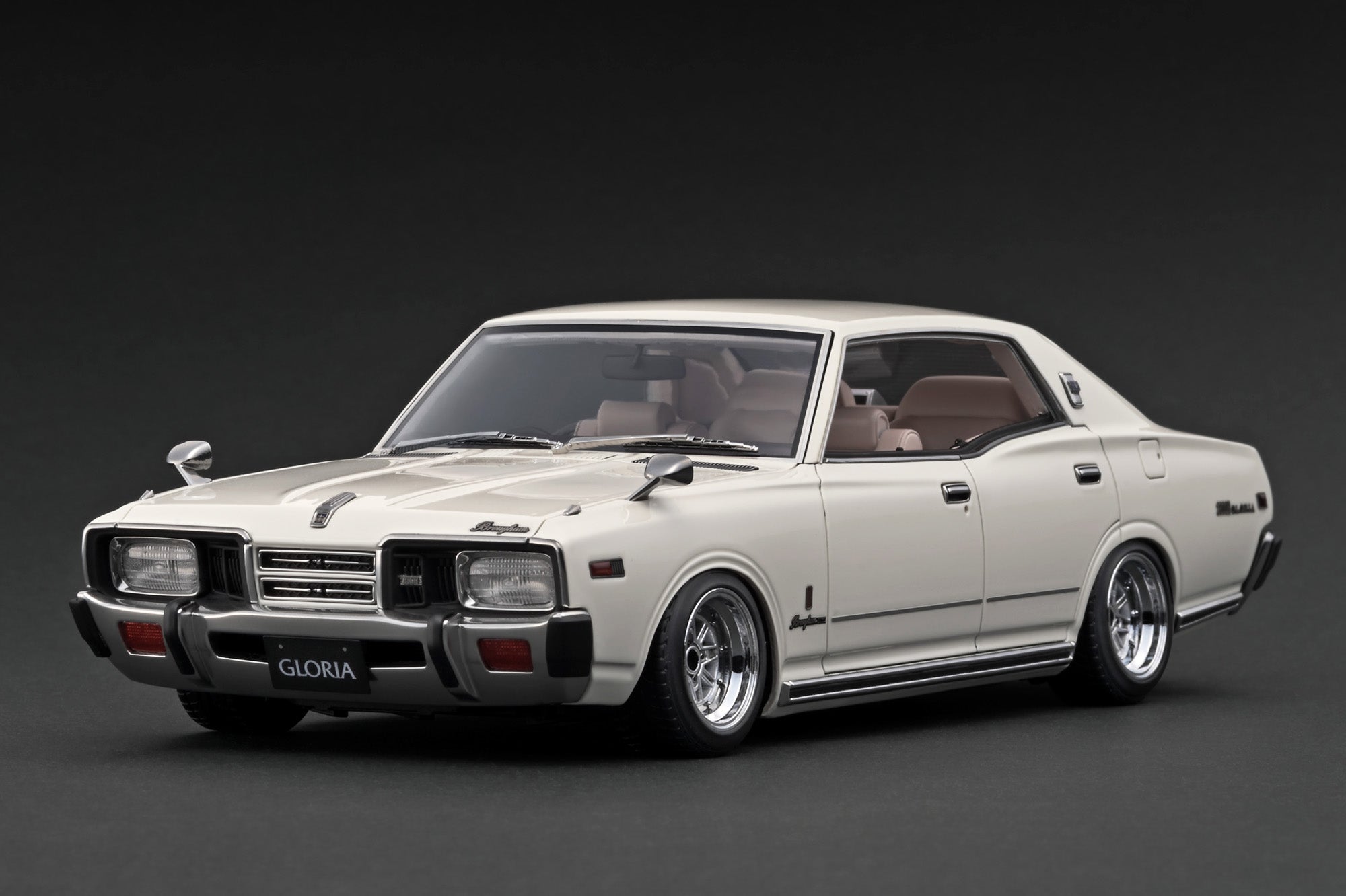 1/18 イグニッションモデル 330 セドリック 白 ignition Preorder] Ignition Model 1:18 Nissan Cedric Brougham (330) White