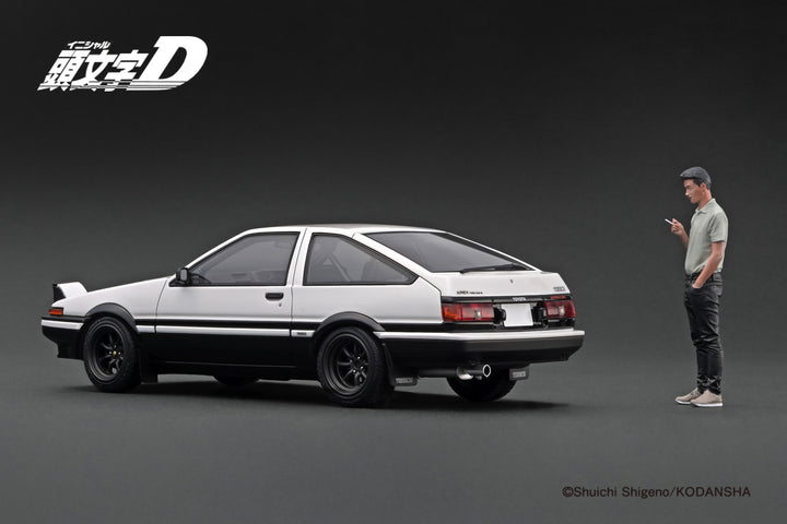 [Preorder] Ignition Model 1:18 INITIAL D Toyota Sprinter Trueno 3Dr GT Apex(AE86) White/Black With Mr.Bunta Fujiwara