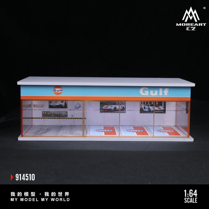 [Preorder] MoreArt 1:64 GULF AND HKS PARKING EXHIBITION HALL (2 Versions) MO914510/MO914511