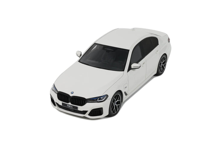 [Preorder] GT Spirit 1:18 BMW 545E X DRIVE SALOON M SPORT ALPINE WHITE III 2023 GT496