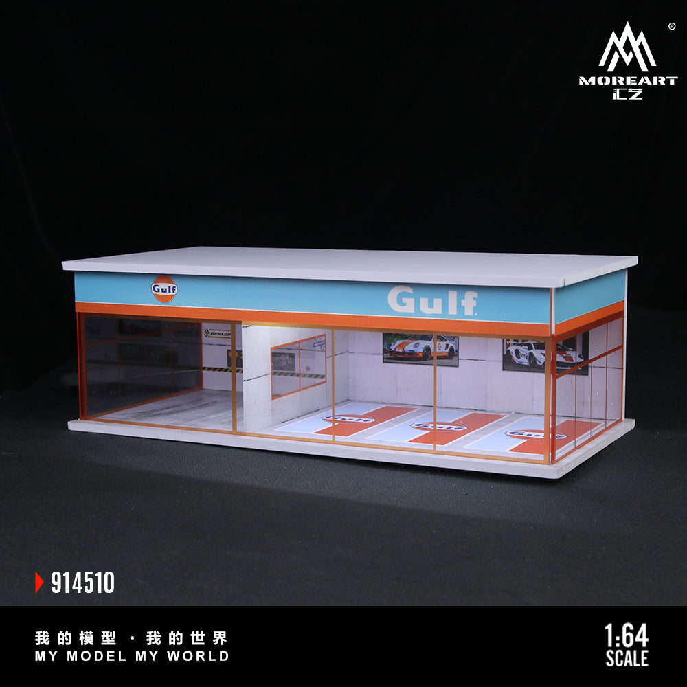 [Preorder] MoreArt 1:64 GULF AND HKS PARKING EXHIBITION HALL (2 Versions) MO914510/MO914511