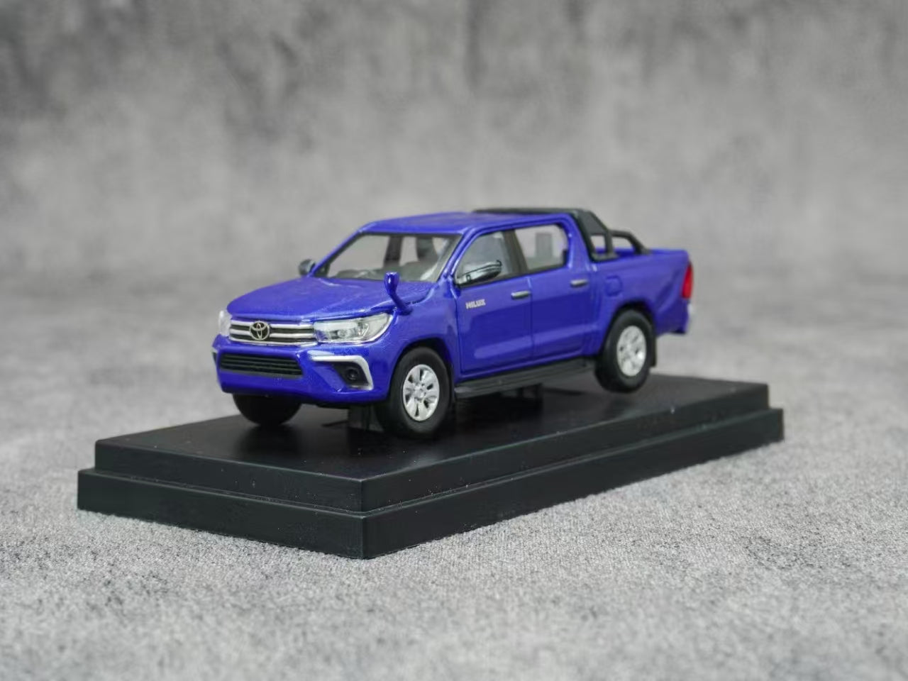 トヨタ ミニカー HILUX ② Toyota Hilux Z (2017) Super White II (Diecast Car