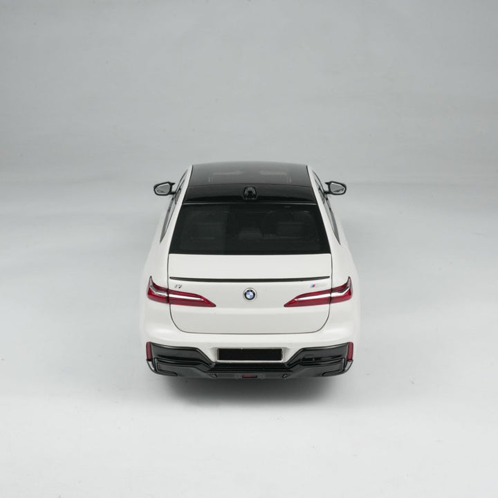 MINICHAMPS 1:18 BMW i7 M70 (G70) – 2024 WHITE METALLIC 110023702