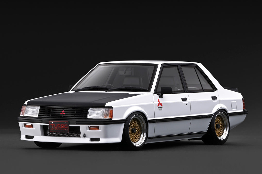 [Preorder] Ignition Model 1:18 Mitsubishi Lancer EX GSR Turbo (A175A) White *Black Hood IG3967