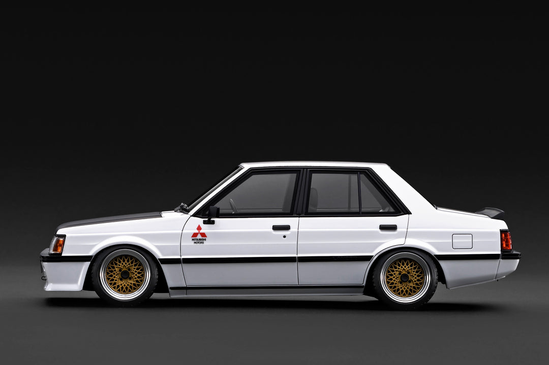 [Preorder] Ignition Model 1:18 Mitsubishi Lancer EX GSR Turbo (A175A) White *Black Hood IG3967