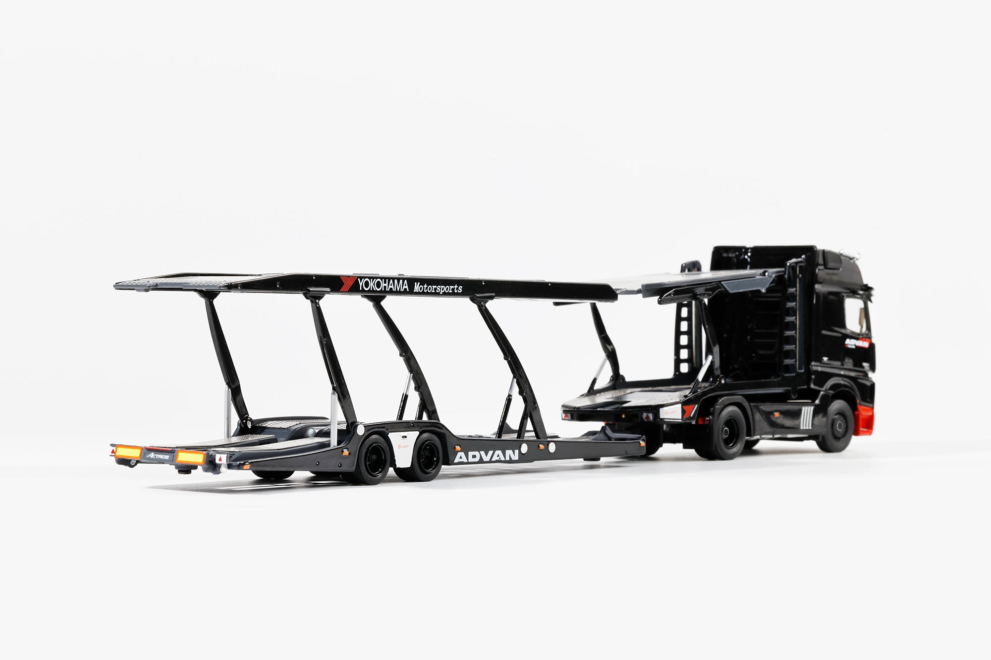 GCD 1:64 Mercedes-Benz Actros 2 (LHD)-ADVAN KS-069-618 – Horizon