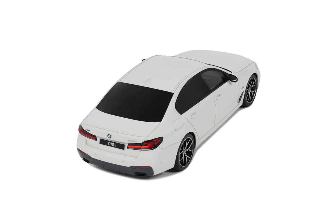 [Preorder] GT Spirit 1:18 BMW 545E X DRIVE SALOON M SPORT ALPINE WHITE III 2023 GT496