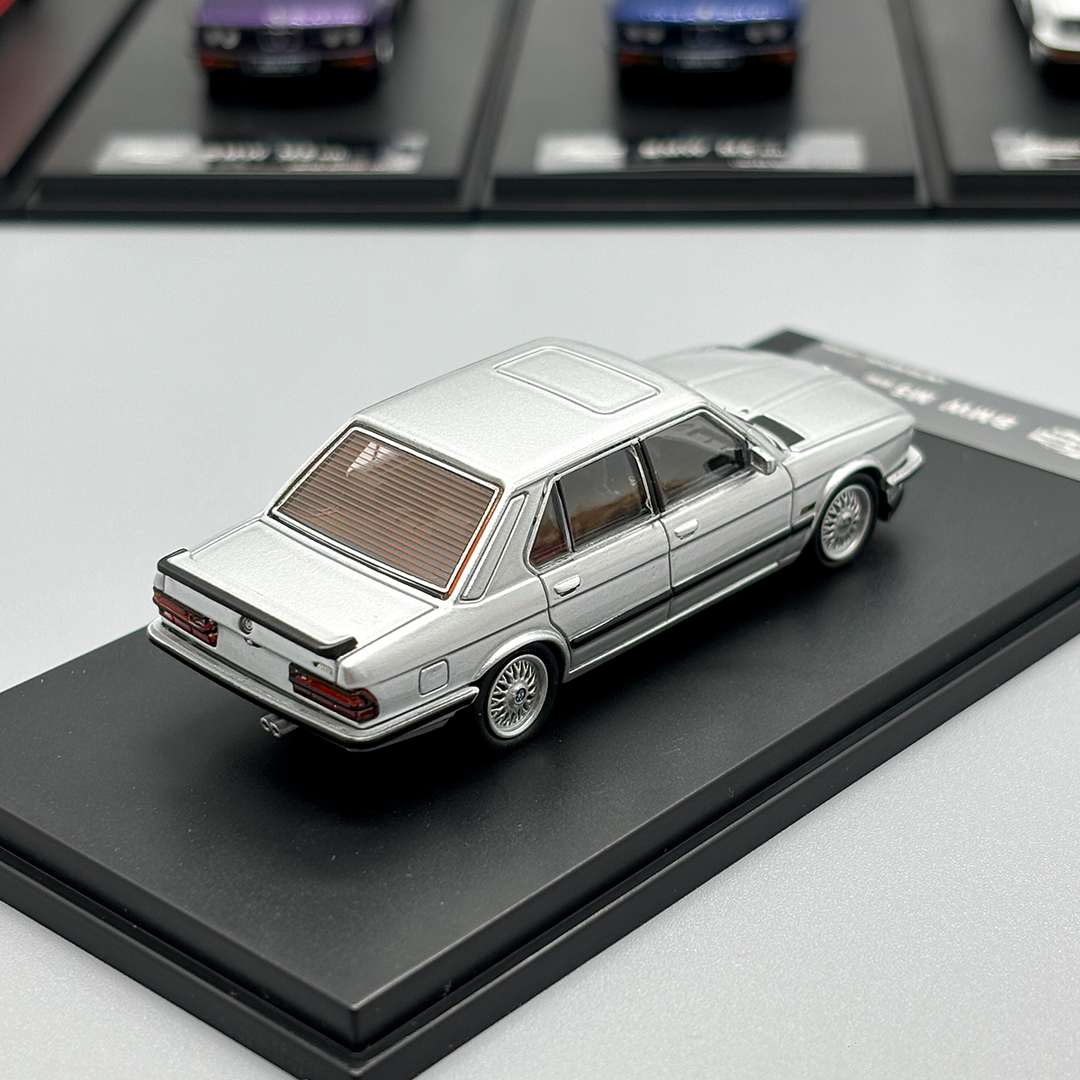 [Preorder] King Model 1:64 BMW M5 E28 (3 Colours)