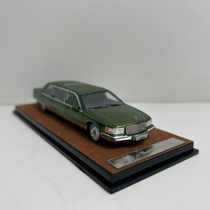 XiaoGuang Model 1:64 Cadillac Fleetwood Limousine (4 Colours)