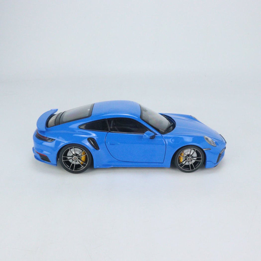 MINICHAMPS 1:18 Porsche 911 992 Turbo S (911 Turbo Sport) 113069172