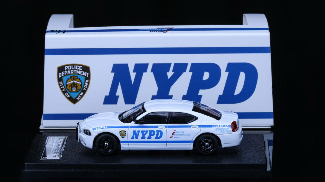 [Preorder] Rollin 1:64 NYPD New York Police Department Highway Patrol HWY Semi-concealed police car 08 Warhorse