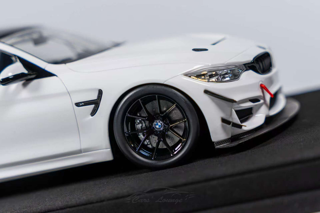 [Preorder] Car's Lounge 1:18 BMW M4 GT4 EVO (2 Versions)