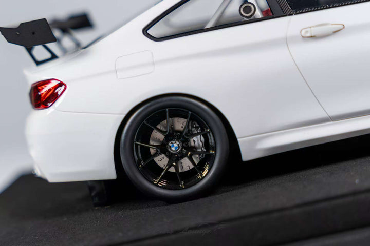 [Preorder] Car's Lounge 1:18 BMW M4 GT4 EVO (2 Versions)