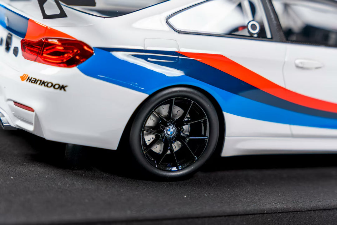 [Preorder] Car's Lounge 1:18 BMW M4 GT4 EVO (2 Versions)