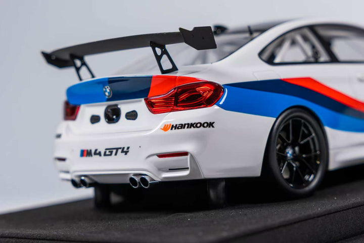 [Preorder] Car's Lounge 1:18 BMW M4 GT4 EVO (2 Versions)