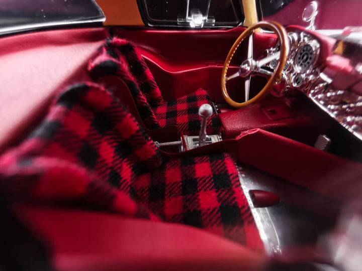 [Preorder] V8 Model 1:18 Mercedes Benz 300SLR (2 Colours)