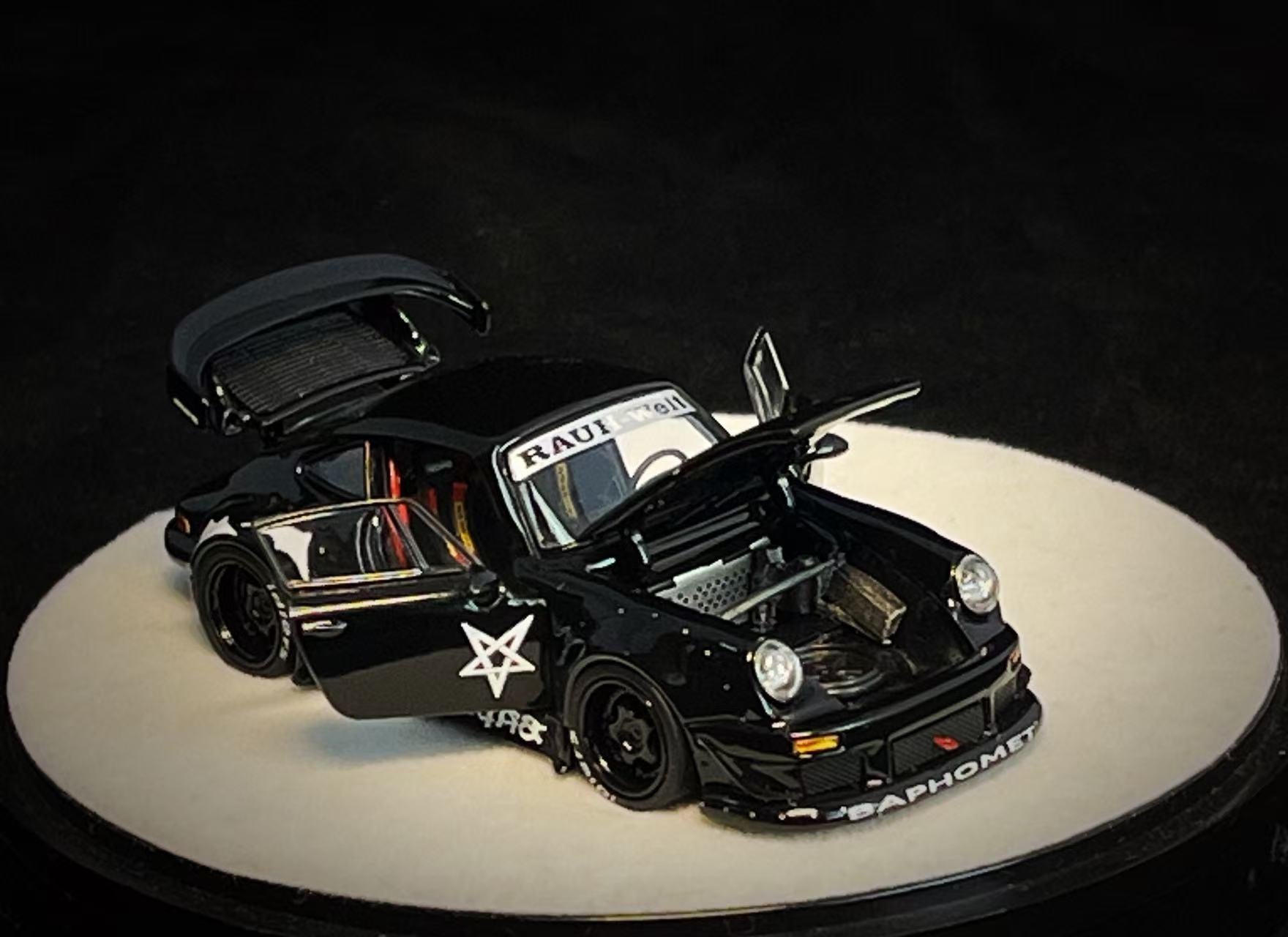 PGM 1:64 Porsche RWB930 Baphomet Demon PGM-640210 (2 Versions