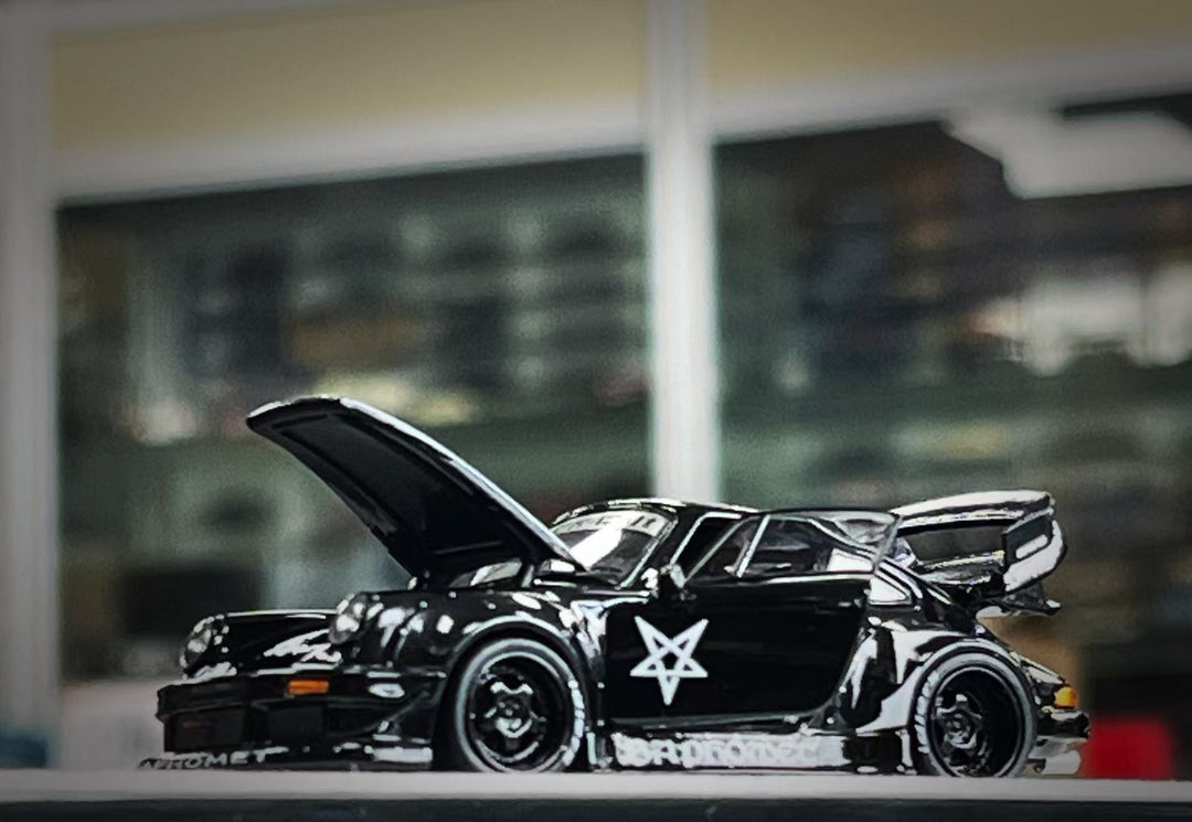 [Preorder] PGM 1:64 Porsche RWB930 Baphomet Demon PGM-640210 (2 Versions)