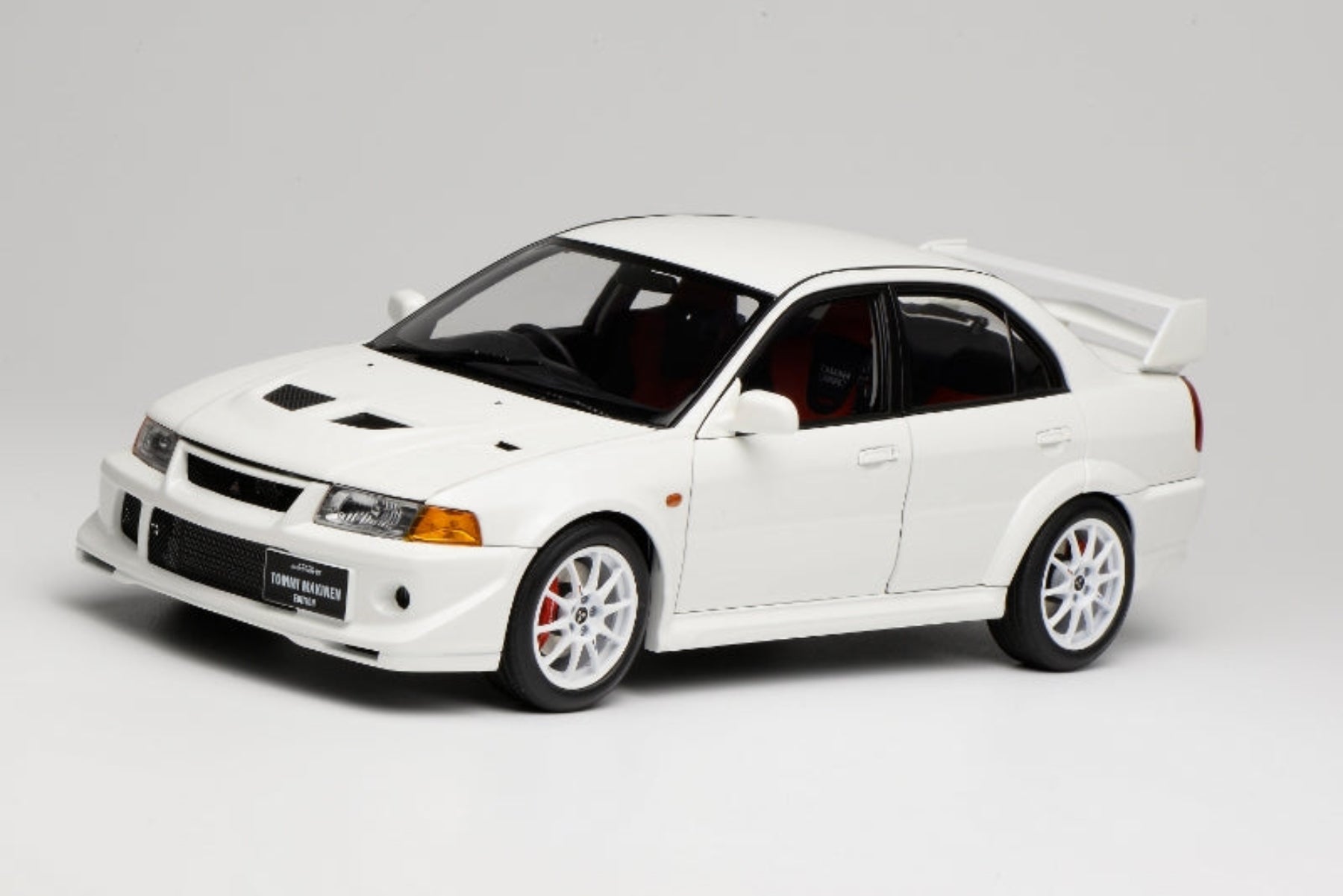 MOTORHELIX 1:18 Mitsubishi Lancer Evolution VI (6.5) (2 Colours