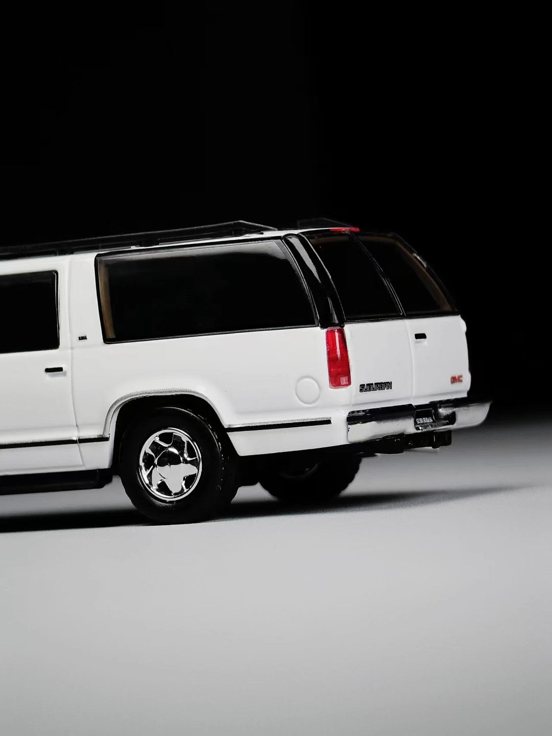 [Preorder] BLISS 1:64 Chevrolet Suburban Ivory White