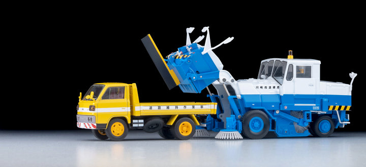 [Preorder] TLVN Tomica Limited Vintage Neo 1:64 Tokyu SW2Z2 Street Sweeper (Kawasaki City) LV-N370b