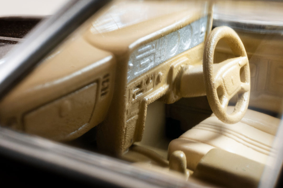 [Preorder] TLVN Tomica Limited Vintage Neo 1:64 1978 Toyota Crown 4-Door Hardtop (Brown) LV-N83c
